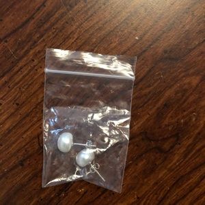 Vantel Pearl Earrings